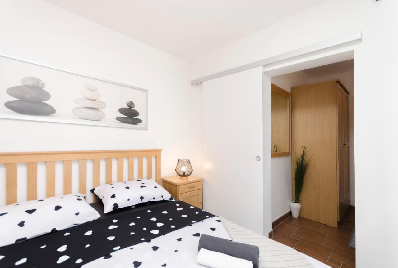 Teras De Vodice Apartment Bagian luar foto