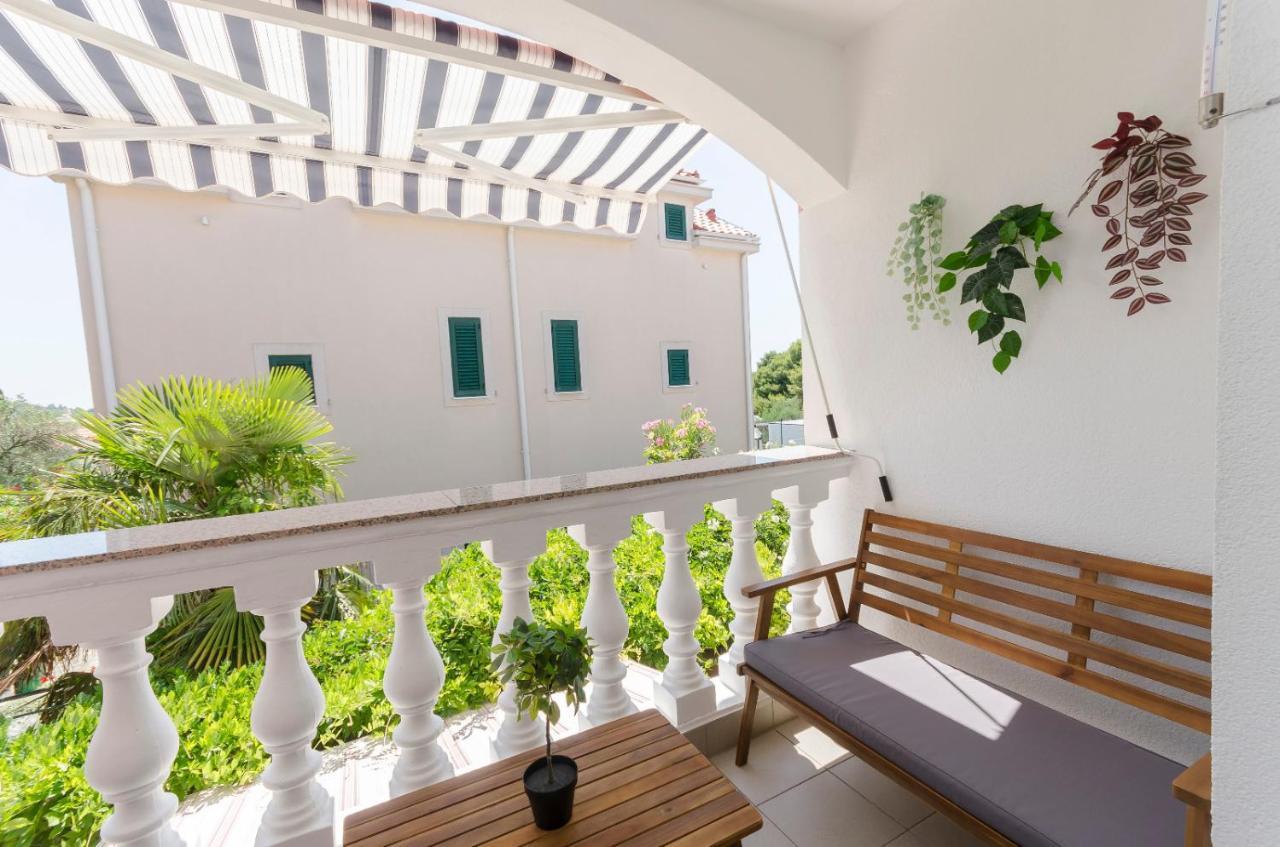 Teras De Vodice Apartment Bagian luar foto